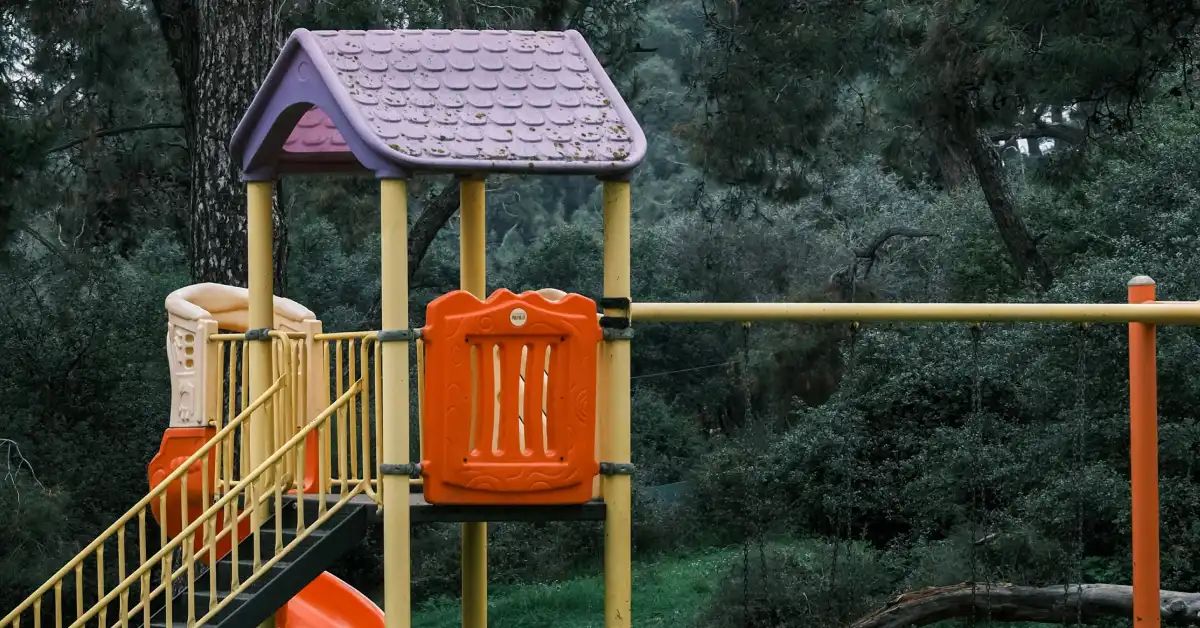 Bērnu rotaļu laukums privātmājai